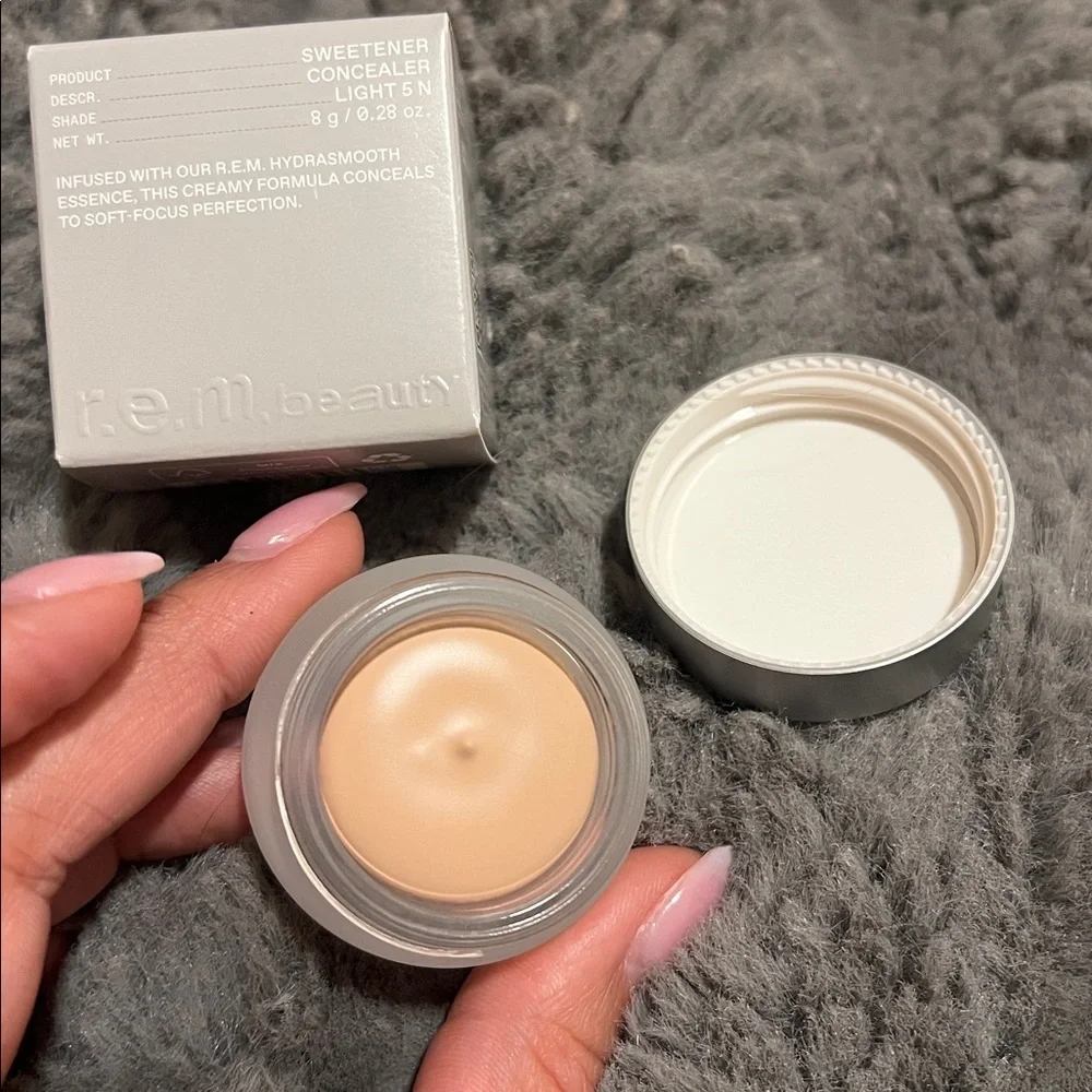 R.E.M. Beauty Sweetener Concealer - Light 5N
